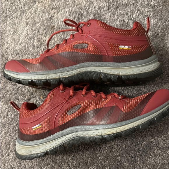 KEEN Red Athletic Shoes - Picture 5 of 5